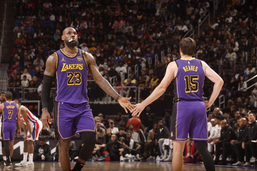 瞬息万变的 瞬息万变的