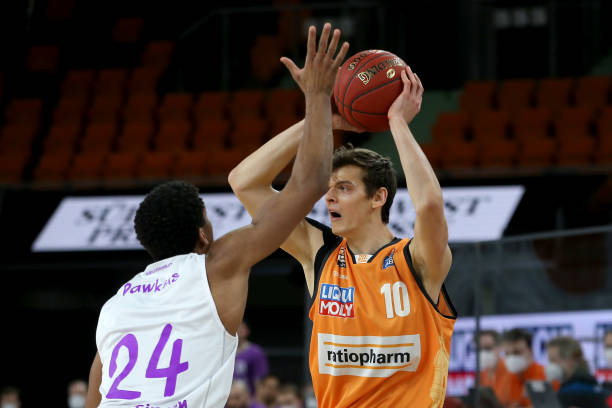 例如青岛队 例如青岛队